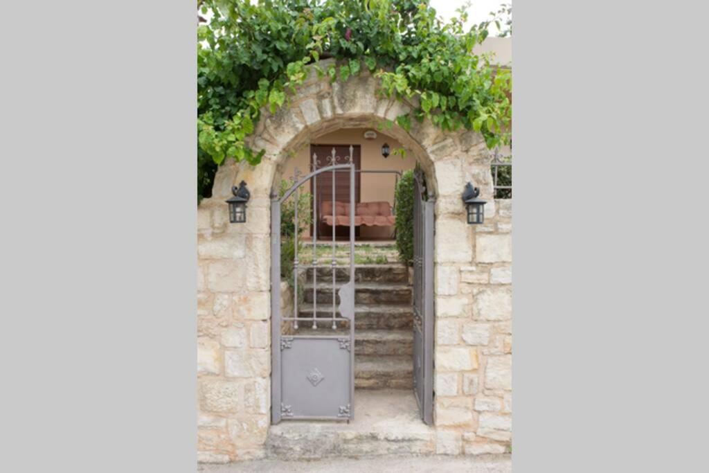 Heraklion Comfy House With Mountain View Ngoại thất bức ảnh